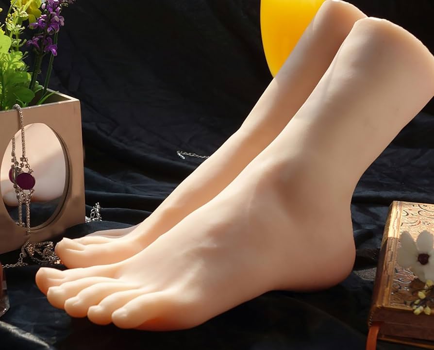 Amazon.co.jp: リアル 1：1 実物大 女の子 女性 フート モデル